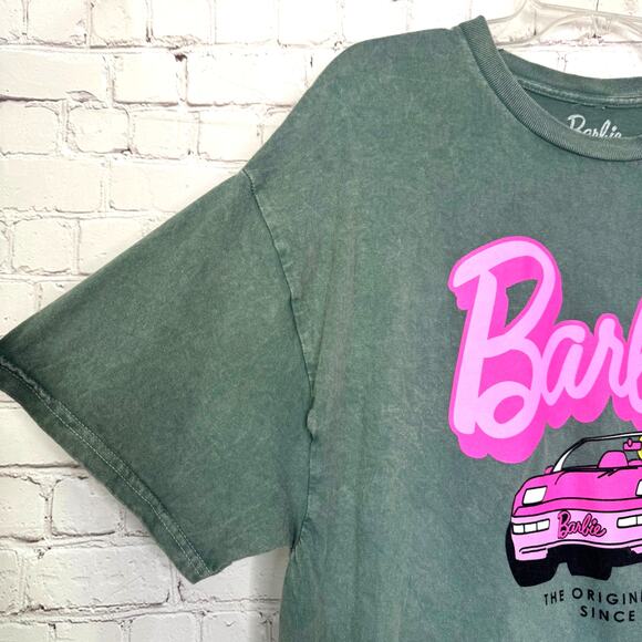 Barbie Wms XL Greenish Gray Crop SS Tee Shirt Pink Car Graphic Lettering Boxy - Picture 4 of 7